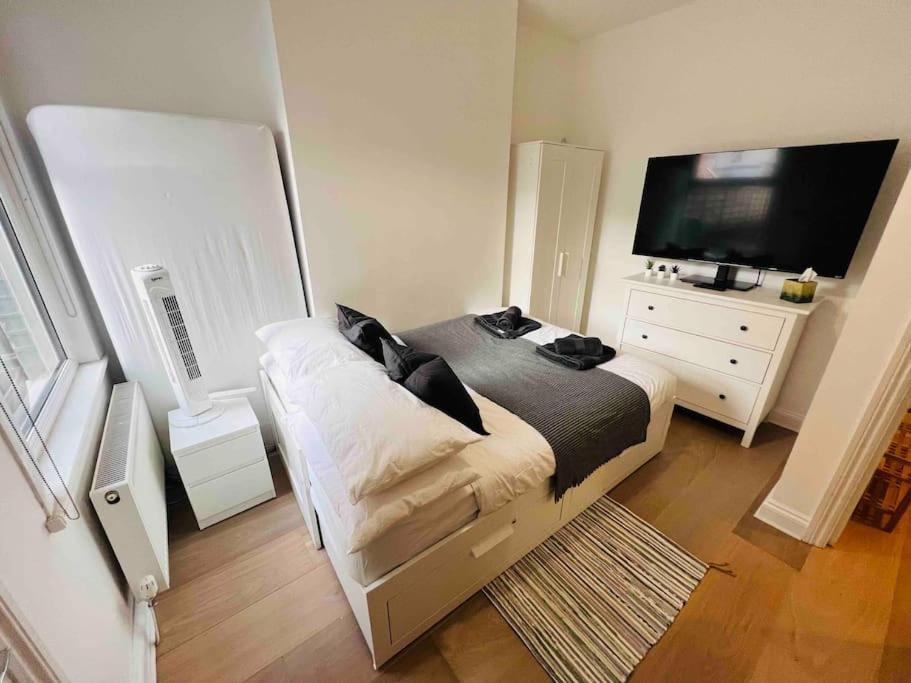 Lovely 2 Bedroom Ground Floor Flat With Garden. London Exterior photo